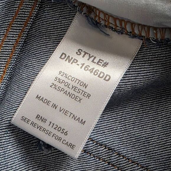 Zenana Distressed Raw Hem Cropped Flare Jeans Size 30 - Picture 8 of 9